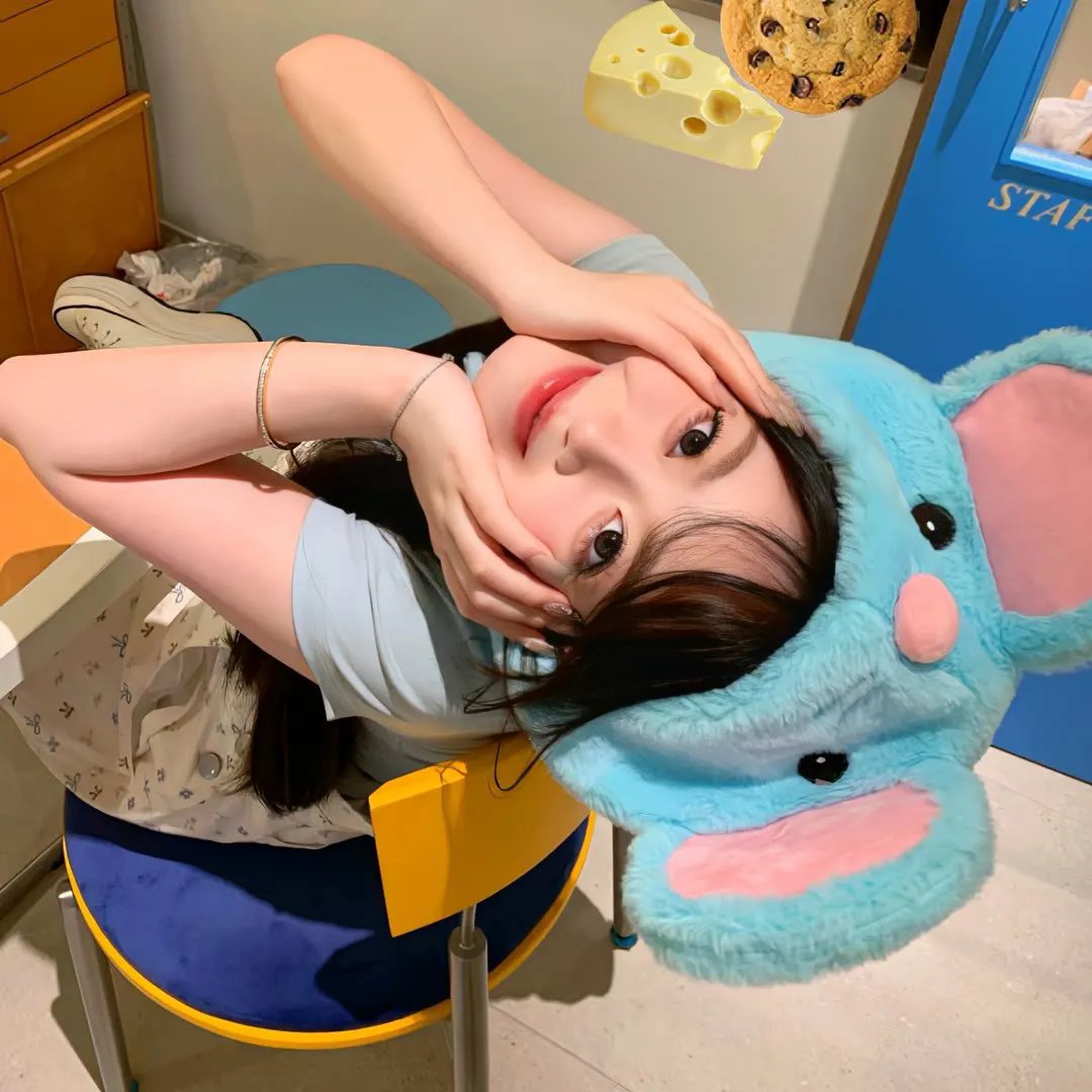 蓝色嘴巴的脸